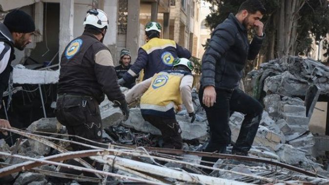 Esad rejimi ve Rus savaş uçakları İdlib&#039;i vurdu: 20 ölü