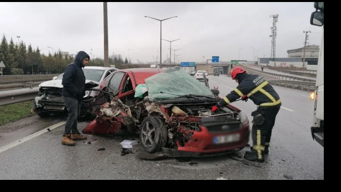 Gebze&#039;de zincirleme trafik kazası: 4 yaralı