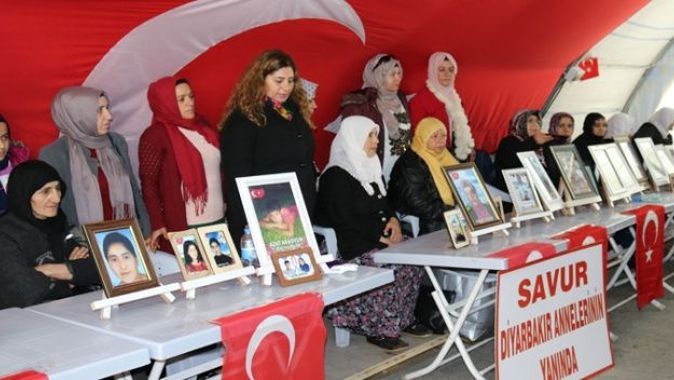 HDP önündeki ailelerin evlat nöbeti 176&#039;ncı gününde