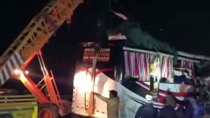 Hindistan’da feci kaza: 13 ölü, 30 yaralı