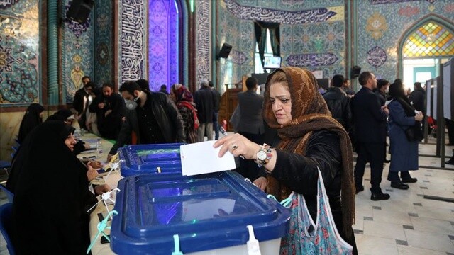 İran&#039;da seçime katılım yüzde 42,57 oldu