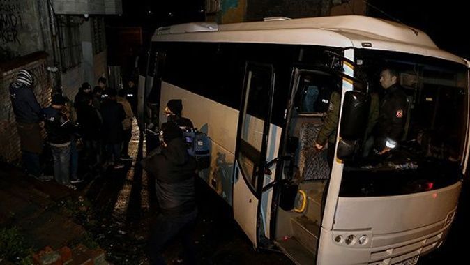 İstanbul&#039;da 135 düzensiz göçmen yakalandı