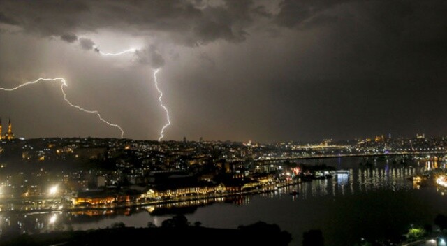 İstanbul’da gök gürültülü sağanak yağmur etkili oluyor