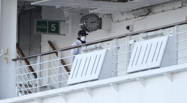 Karantinadaki gemide bulunan yolculardan çağrı: &quot;Yalvarıyoruz, virüs bizi bulmadan kurtarın&quot;