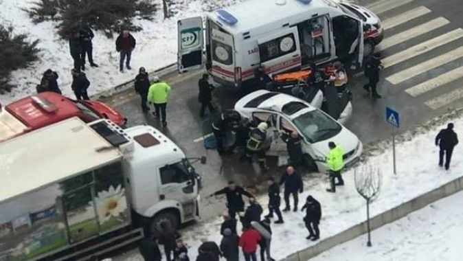 Kastamonu’da kamyon ile otomobil çarpıştı: 1 ölü, 5 yaralı