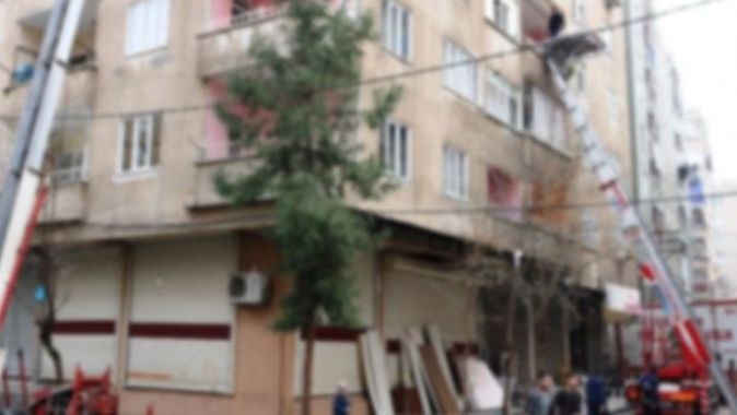 Manisa&#039;da yıkılma tehlikesi bulunan 7 katlı apartman tahliye edildi