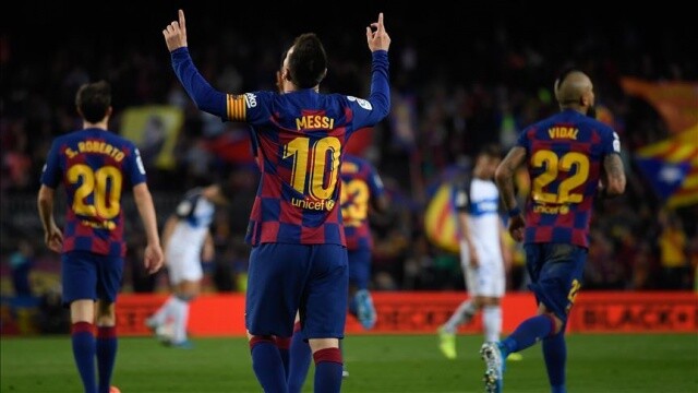 Messi kulüp isterse Barcelona&#039;da kalmaya hazır