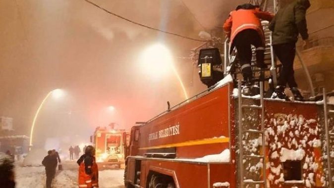 Şırnak&#039;ta yangın, 13 kişi dumandan etkilendi