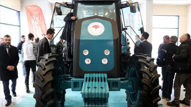 Yerli ve milli elektrikli traktör Kayseri&#039;deki tarım fuarında görücüye çıktı