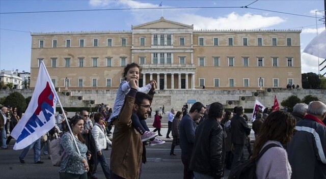 Yunanistan&#039;da 24 saatlik memur grevi hayatı felç etti