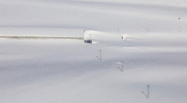 41 kişinin öldüğü çığ bölgesindeki kar kalınlığı kar tünelinin boyunu aştı