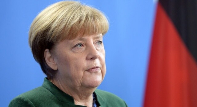 Almanya Başbakanı Merkel çalışmalarını evinden yürütüyor