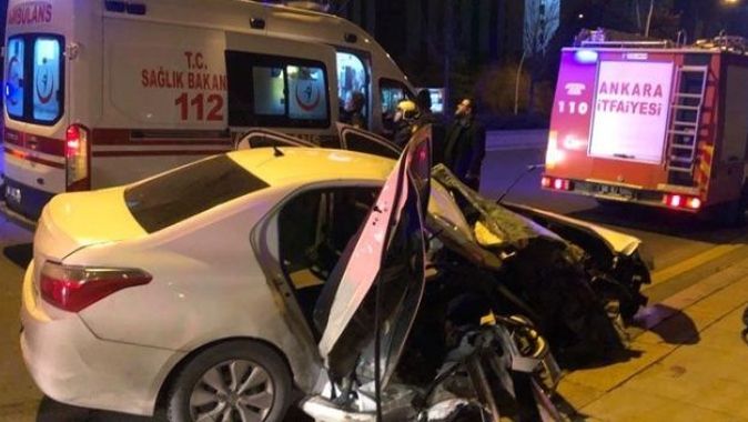 Ankara&#039;da ehliyetsiz sürücü kaza yaptı: 2 yaralı