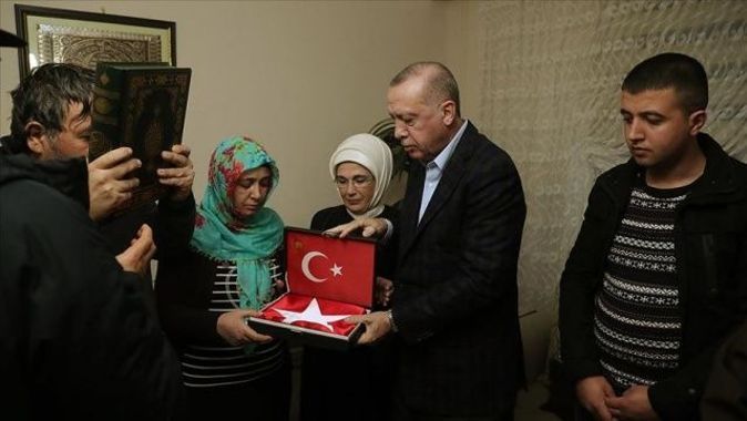Cumhurbaşkanı Erdoğan&#039;dan İdlib şehidi Baysal&#039;ın babaevine taziye ziyareti