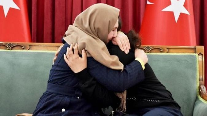 Diyarbakır&#039;da nöbet tutan bir aile daha evladına kavuştu