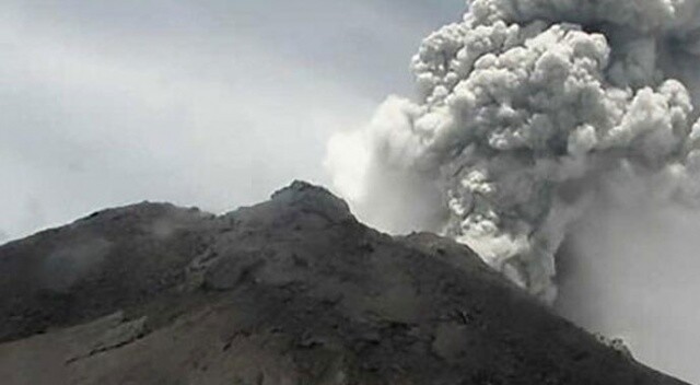Endonezya&#039;da Merapi Yanardağı&#039;nda son 24 saatte 3 patlama odu