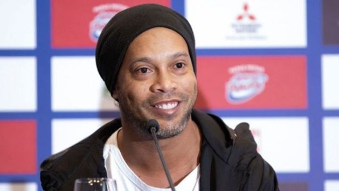 Eski yıldız futbolcu Ronaldinho Paraguay&#039;da tutuklandı