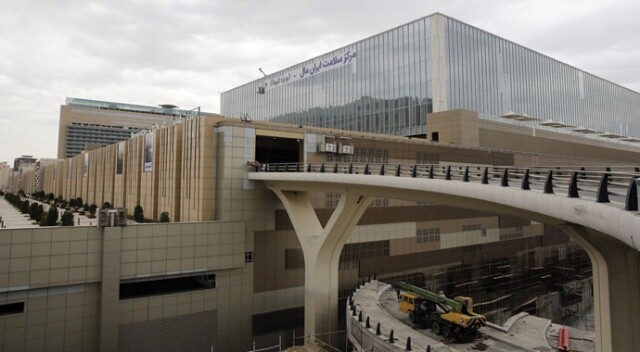 İran, dünyanın en büyük AVM’sini korona hastanesine çevirdi