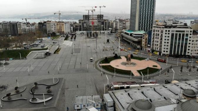 Koronavirüs salgını nedeniyle Taksim ve İstiklal Caddesi boş kaldı