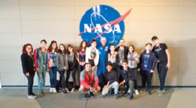 Öğrenciler, astronot  eşliğinde ders işledi