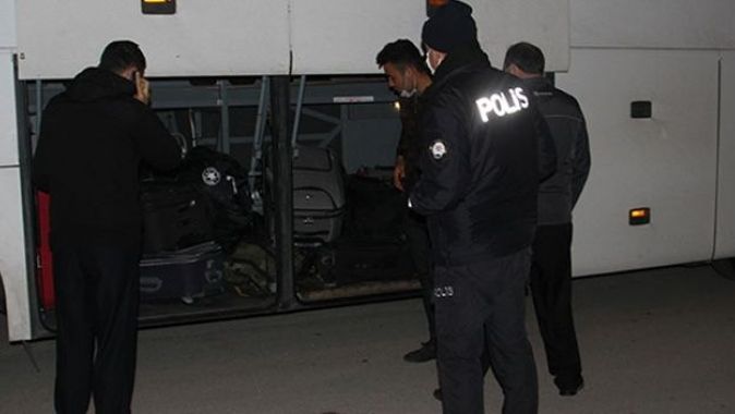 Şehirler arası seyahat eden yolcu otobüslerinde polis denetimi sıklaştı
