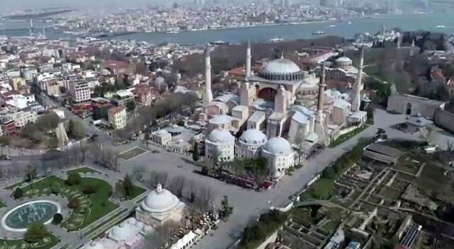 Tarihi Sultanahmet Meydanı en sakin günlerini geçiriyor