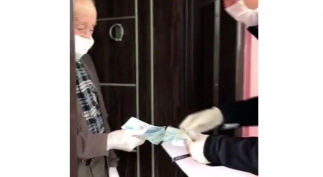 87 yaşındaki şehit babasına maaşını polis ekipleri teslim etti