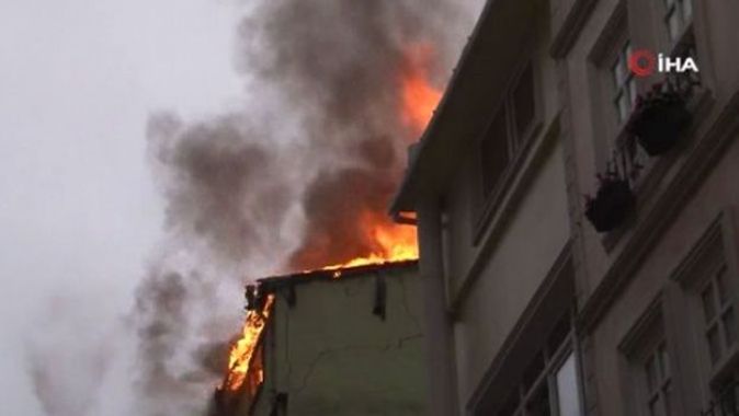 Beyoğlu’nda 5 katlı bir iş hanının çatısı alevlere teslim oldu: 1 ölü
