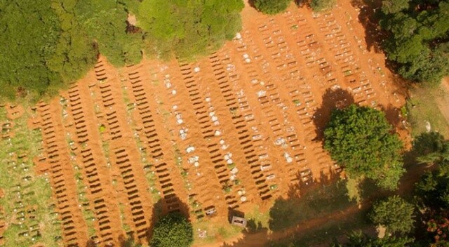Brezilya&#039;da koronavirüs nedeniyle toplu mezarlar kazılıyor