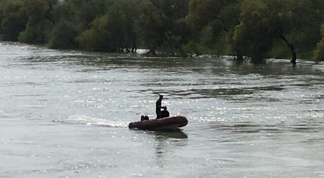 Ceyhan Nehri&#039;ne düşen şahıs 8 gündür aranıyor