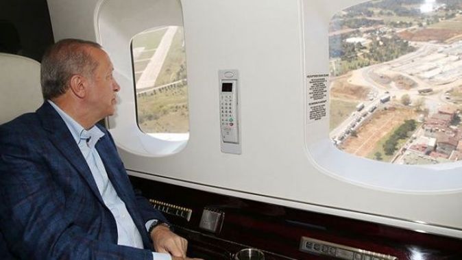 Cumhurbaşkanı Erdoğan, yapımı devam eden hastaneleri havadan inceledi