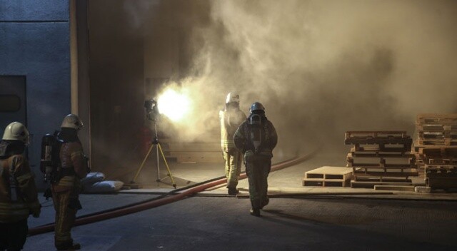 Esenyurt&#039;ta korkutan fabrika yangını
