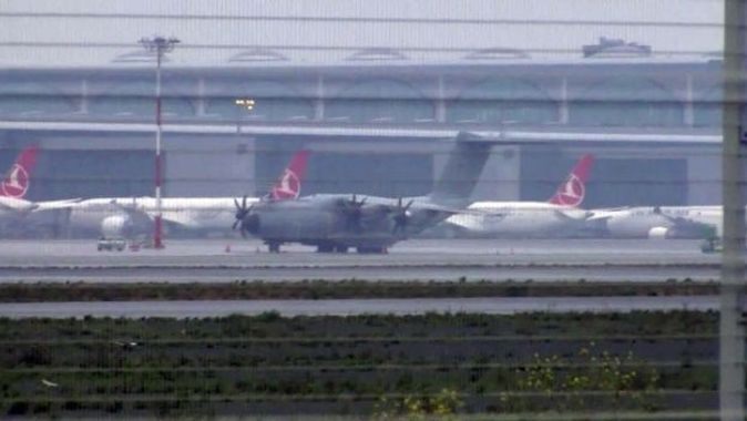 İngiliz Hava Kuvvetleri uçağı, sağlık ekipmanları için İstanbul’da