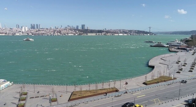İstanbul Boğazı’nda sıra dışı renk