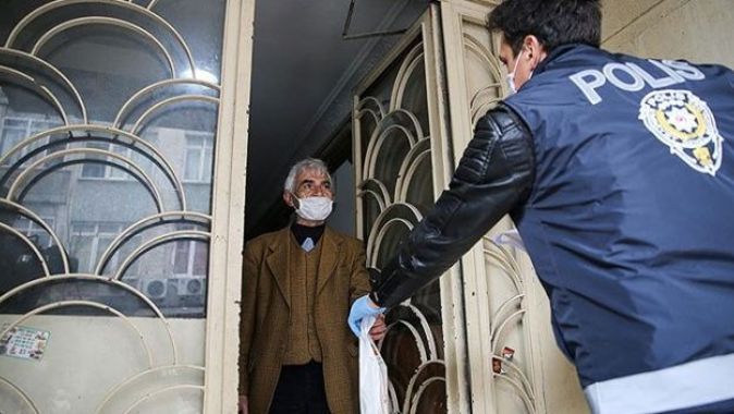 İstanbul&#039;da 65 yaş üstü 1 milyon 160 bin kişiye maske ve kolonya dağıtıldı