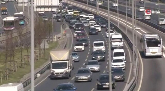 İstanbul&#039;da uzun bir aranın ardından trafik yoğunluğu oluştu