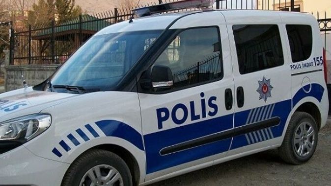 İstanbul polisi hastanede kalan genci evine götürdü
