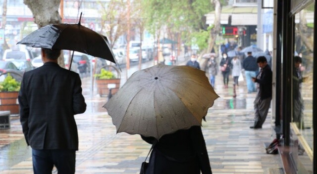 Kahramanmaraş&#039;ta vatandaşlar ne virüs dinledi ne yağmur