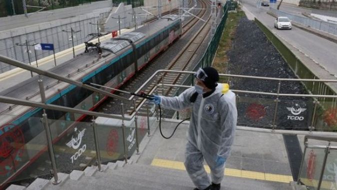 Marmaray istasyonları dezenfekte edildi