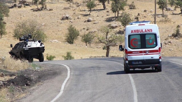 PKK&#039;lı teröristler işçilere saldırdı: 1 şehit