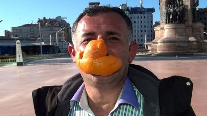 Portakal kabuğuyla yaptığı koronavirüs maskesi şaşkına çevirdi