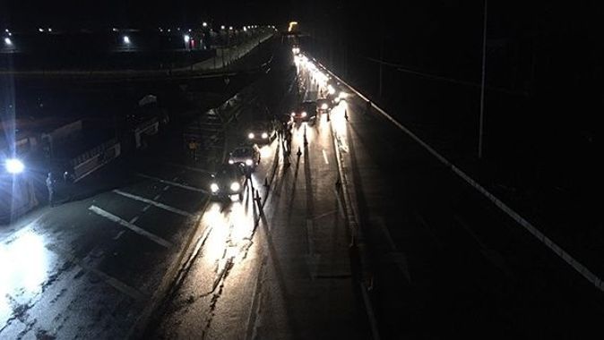 Sakarya, Kocaeli ve Zonguldak&#039;ta araç giriş çıkış yasağı başladı