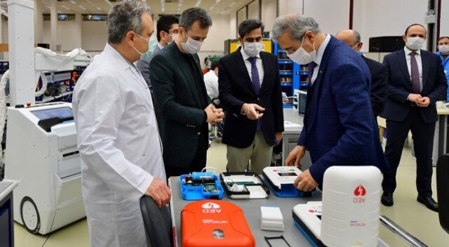 Savunma Sanayii Başkanı Başkanı Demir yerli solunum cihazını inceledi