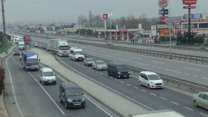 Yasak başladı! Kocaeli-İstanbul sınırında kilometrelerce araç kuyruğu oluştu