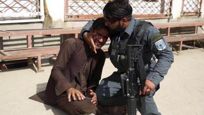 Afganistan&#039;da iftar vakti camiye silahlı saldırı: 8 ölü