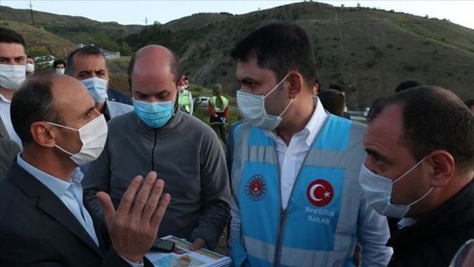 Bakan Kurum Elazığ&#039;daki depremin merkez üssü Sivrice ilçesinde incelemelerde bulundu