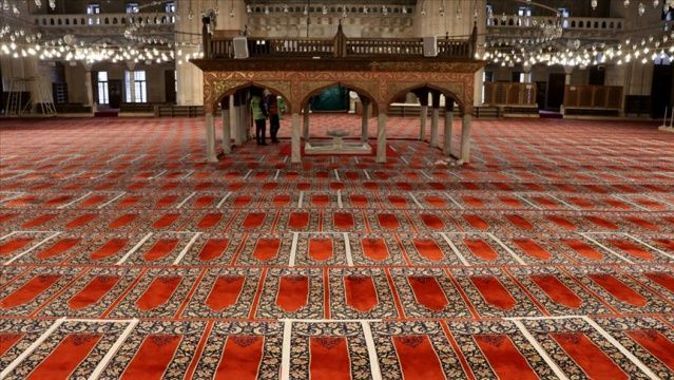 Camilerde yeniden cemaatle ibadet Fatih Camisi&#039;nde kılınacak cuma namazı ile başlayacak