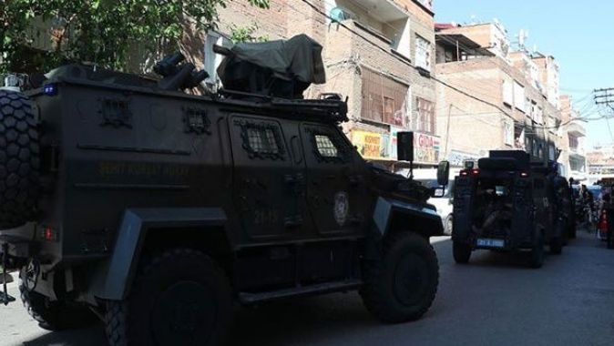 Diyarbakır&#039;da polis memurunun şehit olduğu saldırının faili gözaltına alındı