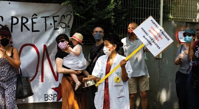 Fransa’da sağlık çalışanlarından protesto