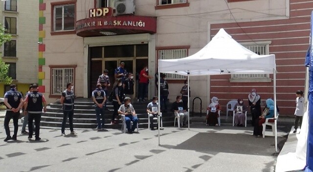 HDP önündeki ailelerin evlat nöbeti 272&#039;nci gününde